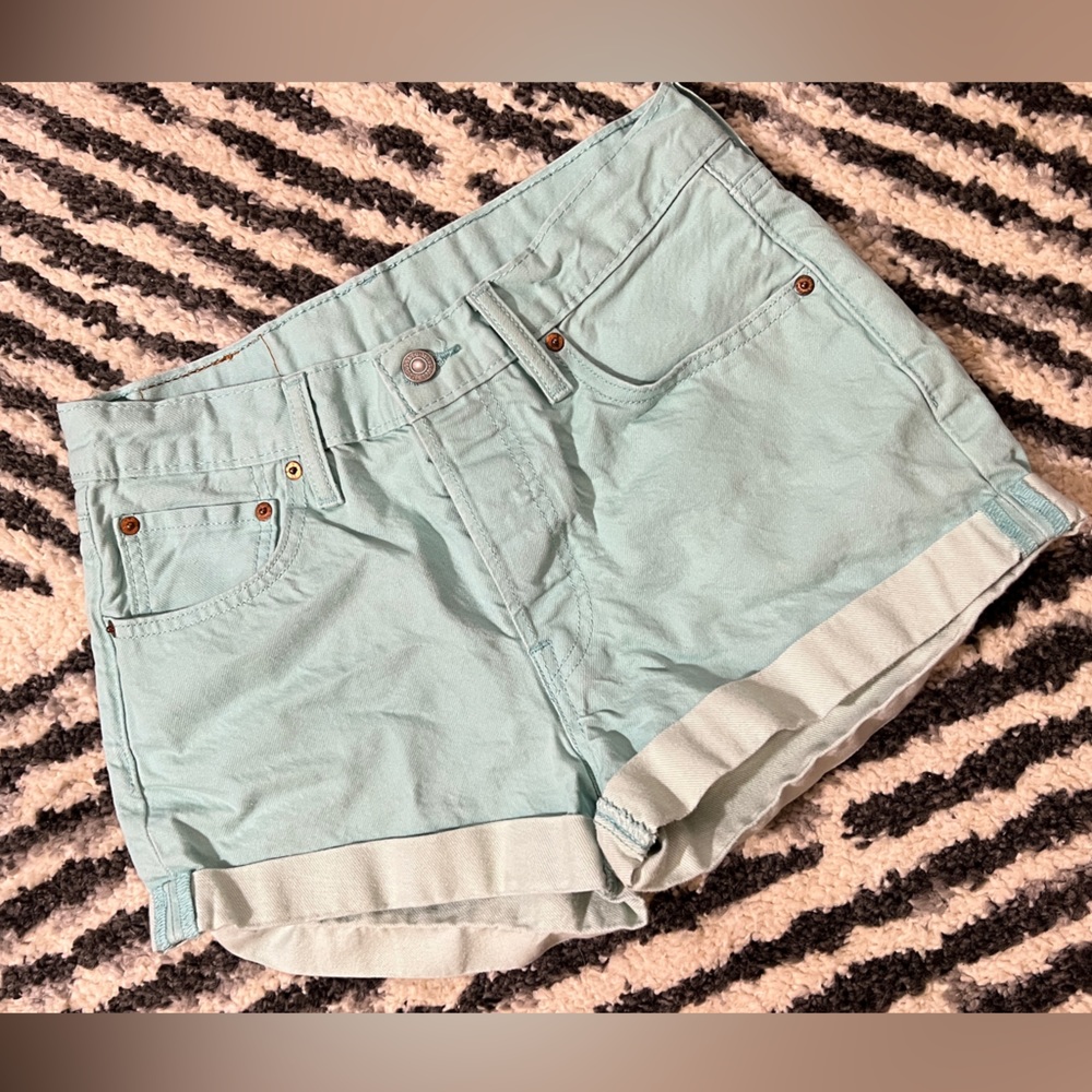 Cuffed high waist Levi’s shorts